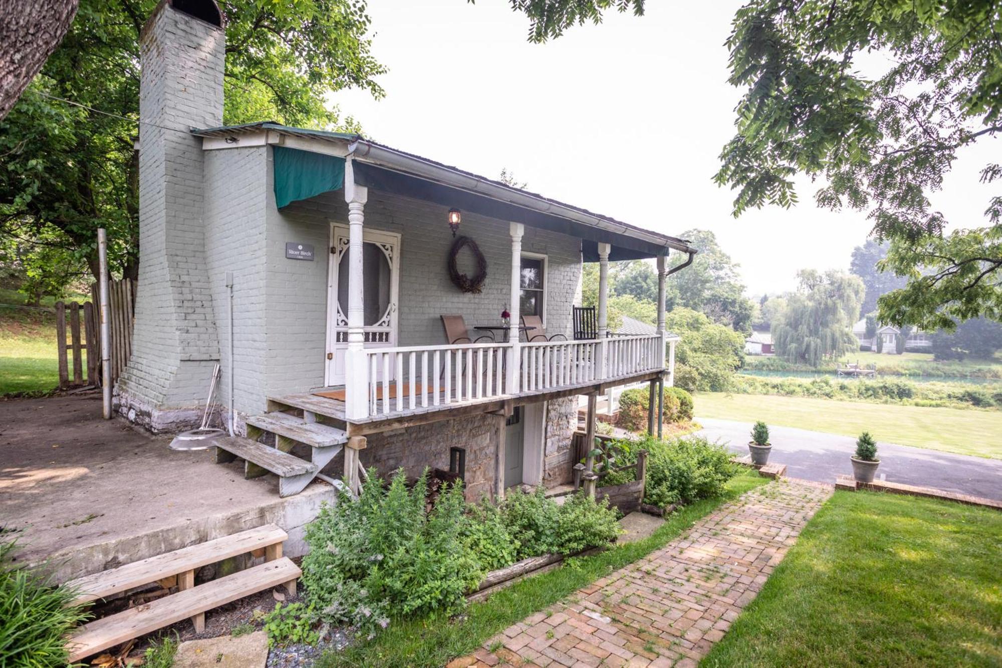 By The Side Of The Road Inn & Cottages Harrisonburg Exterior photo